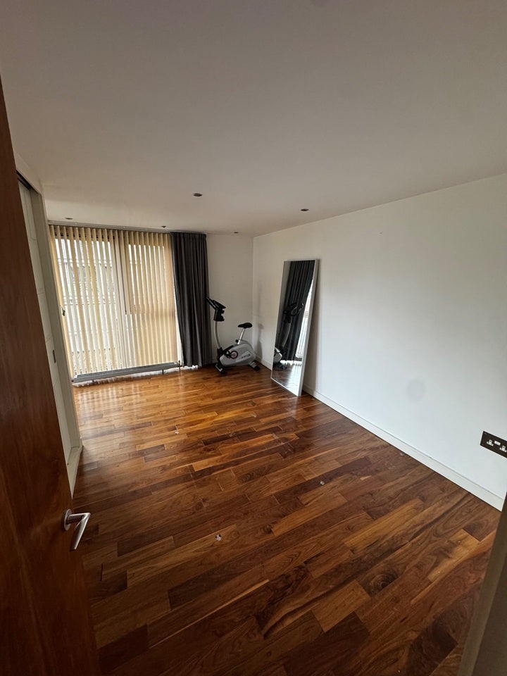Flat Barlow's Croft in Salford
