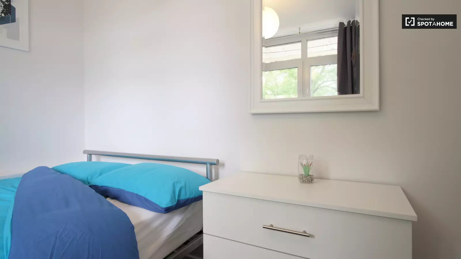 Flat Cambridge Heath Road in Greater London