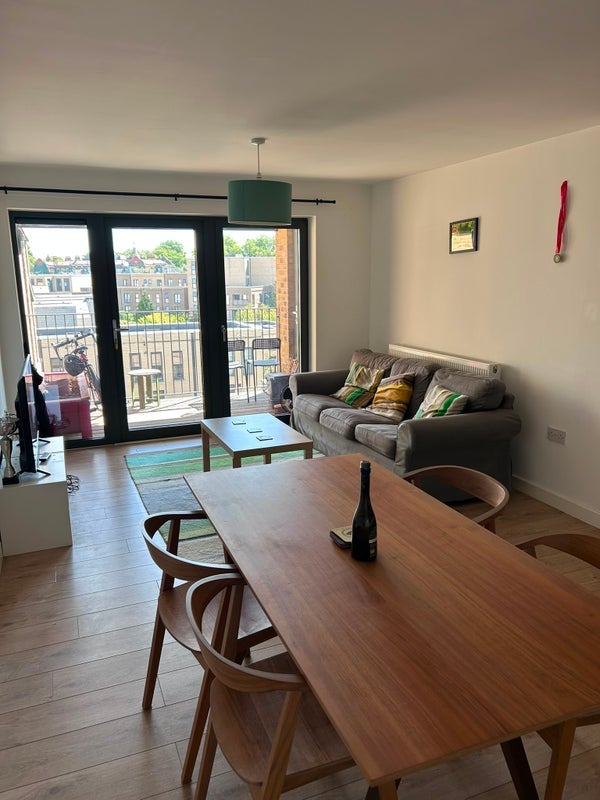 Flat Eleanor Road in Greater London