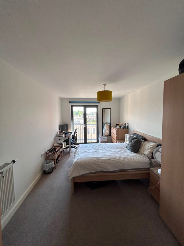 Flat Eleanor Road in Greater London