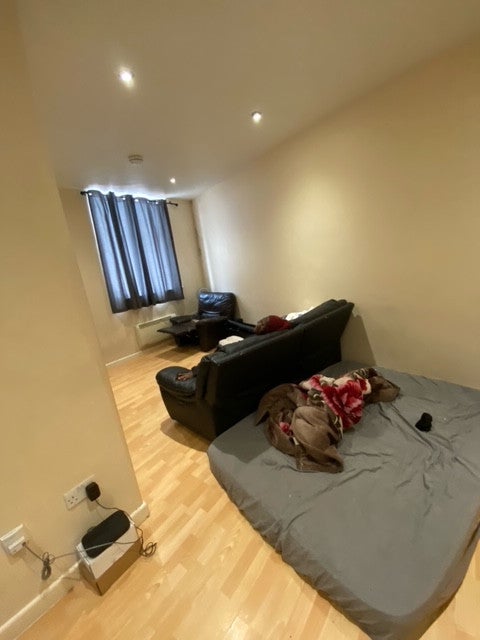 Flat Clifton Court in Olney