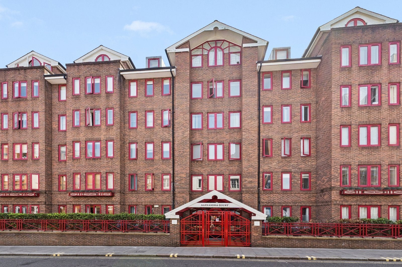 Flat Moscow Road in City of Westminster