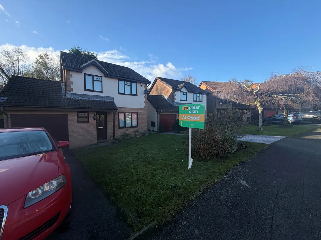 House Cwrt Llwyn Fedwen in Swansea