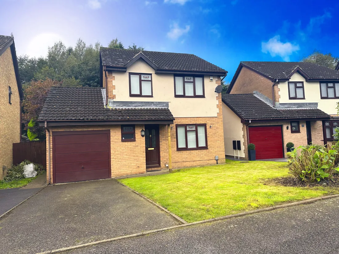 House Cwrt Llwyn Fedwen in Swansea