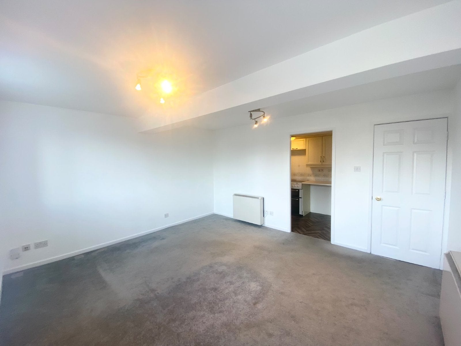 Flat Farrar Court in Leeds