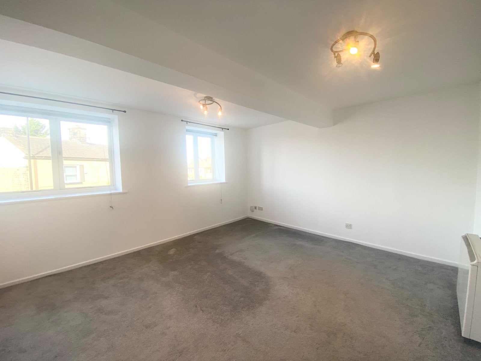 Flat Farrar Court in Leeds