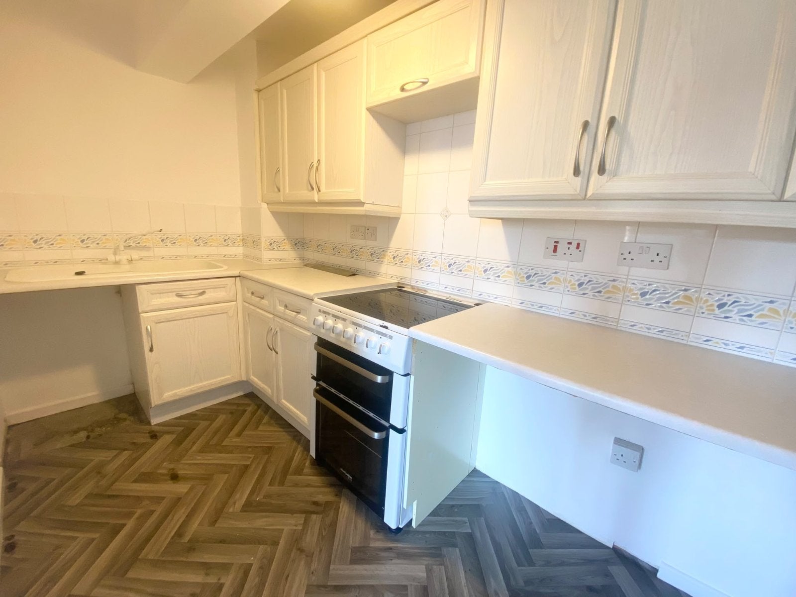 Flat Farrar Court in Leeds