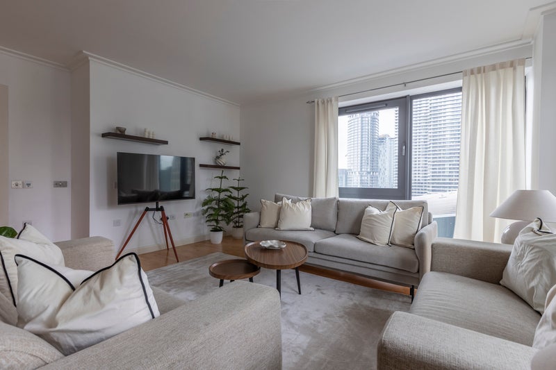 Flat South Quay Square in Greater London