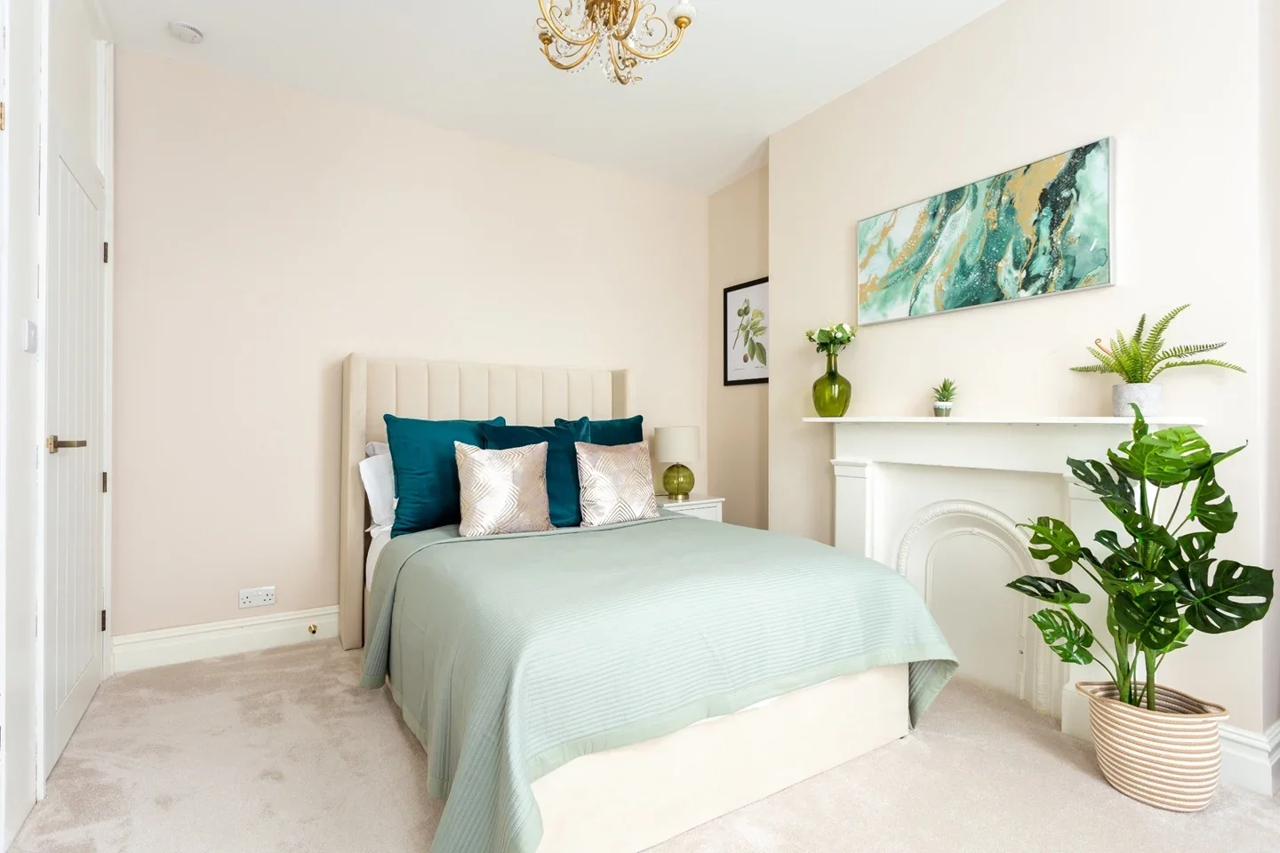 Flat Ravensdale Road in Greater London