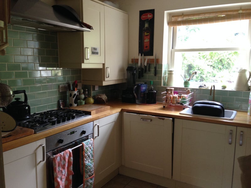 Room Lower Cheltenham Place in Bristol
