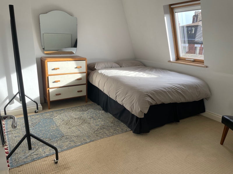 Room Lower Cheltenham Place in Bristol