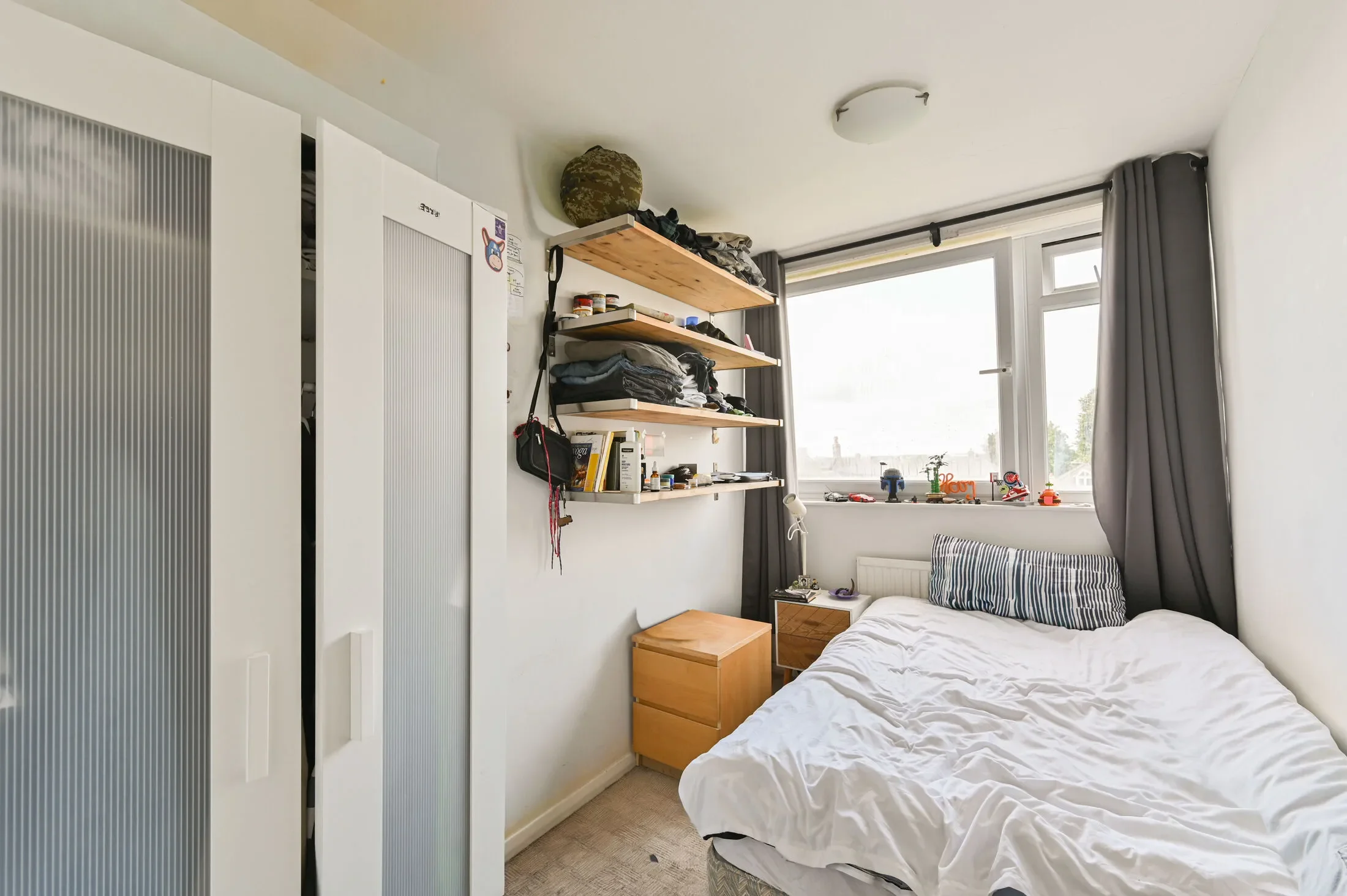 Flat Hawkshaw Close in Greater London