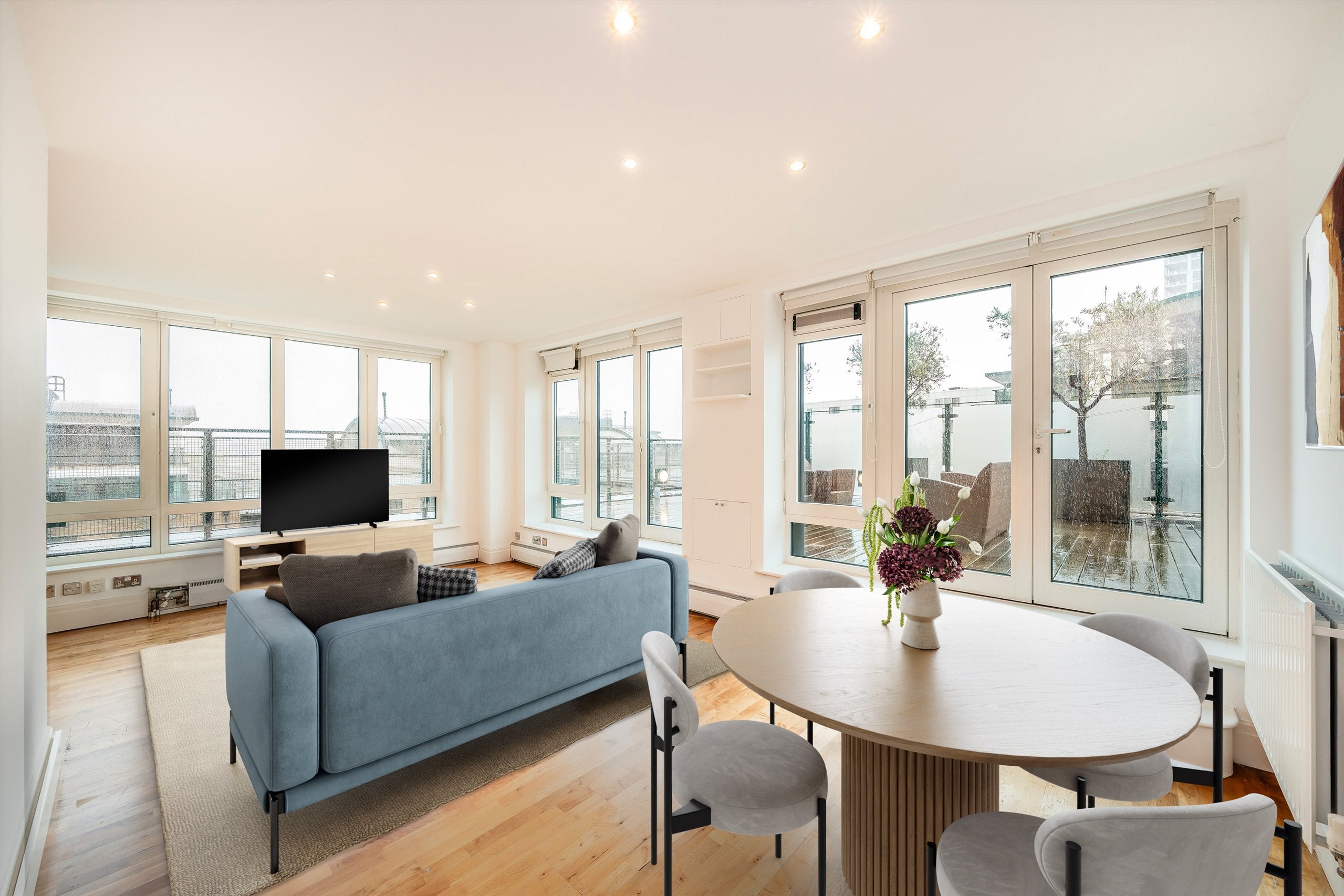 Flat Warwick Road in Greater London