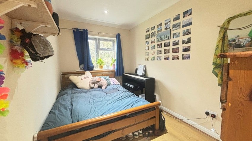 Flat Beech Grove in Guildford