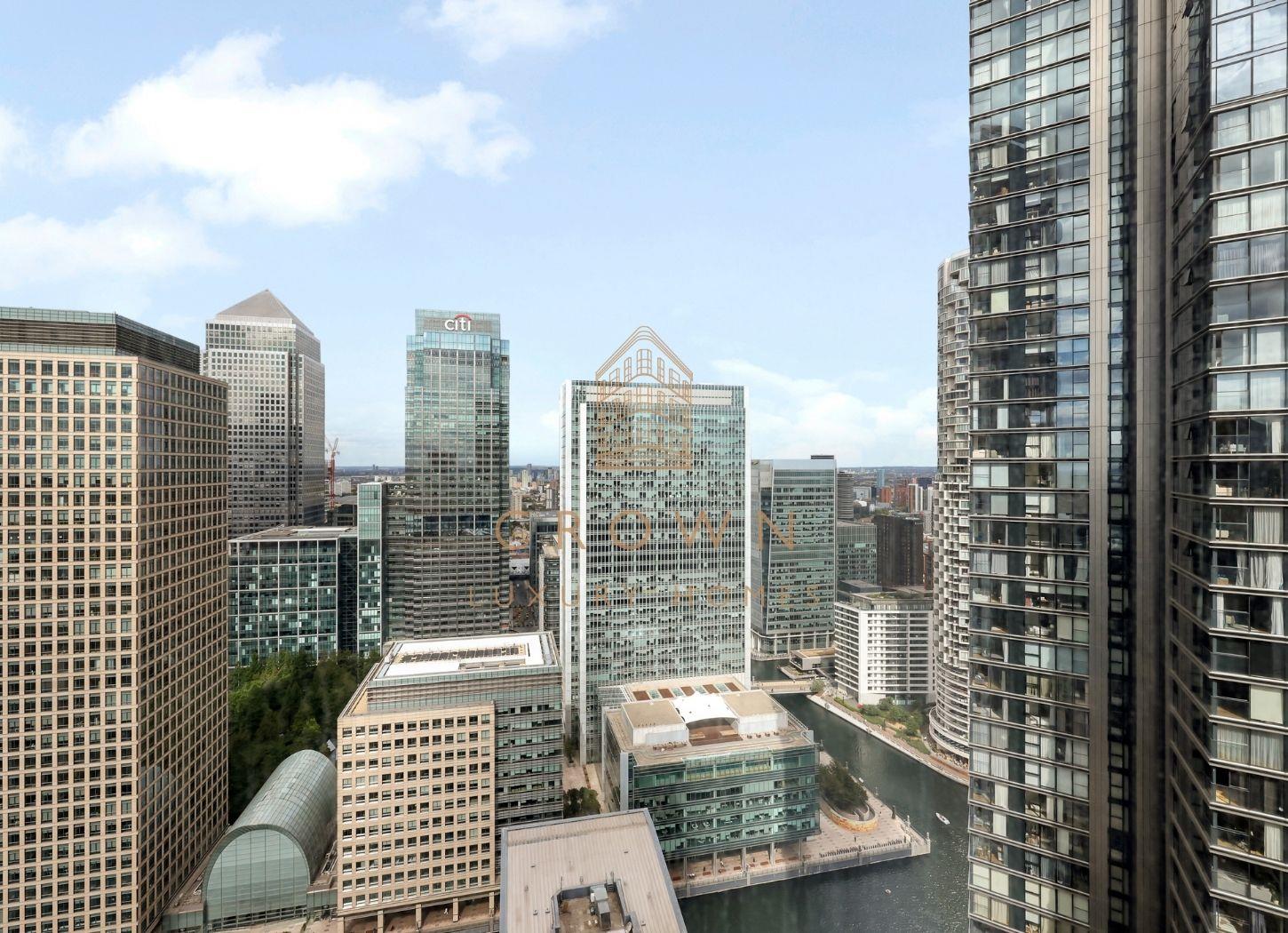 Flat South Quay Square in Greater London