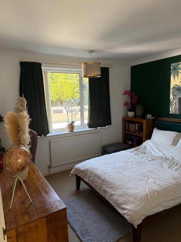 Room The Avenue in Poole