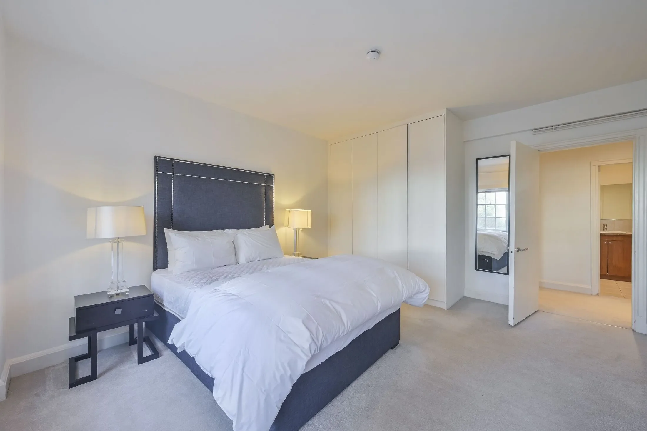Flat Fulham Road in Greater London