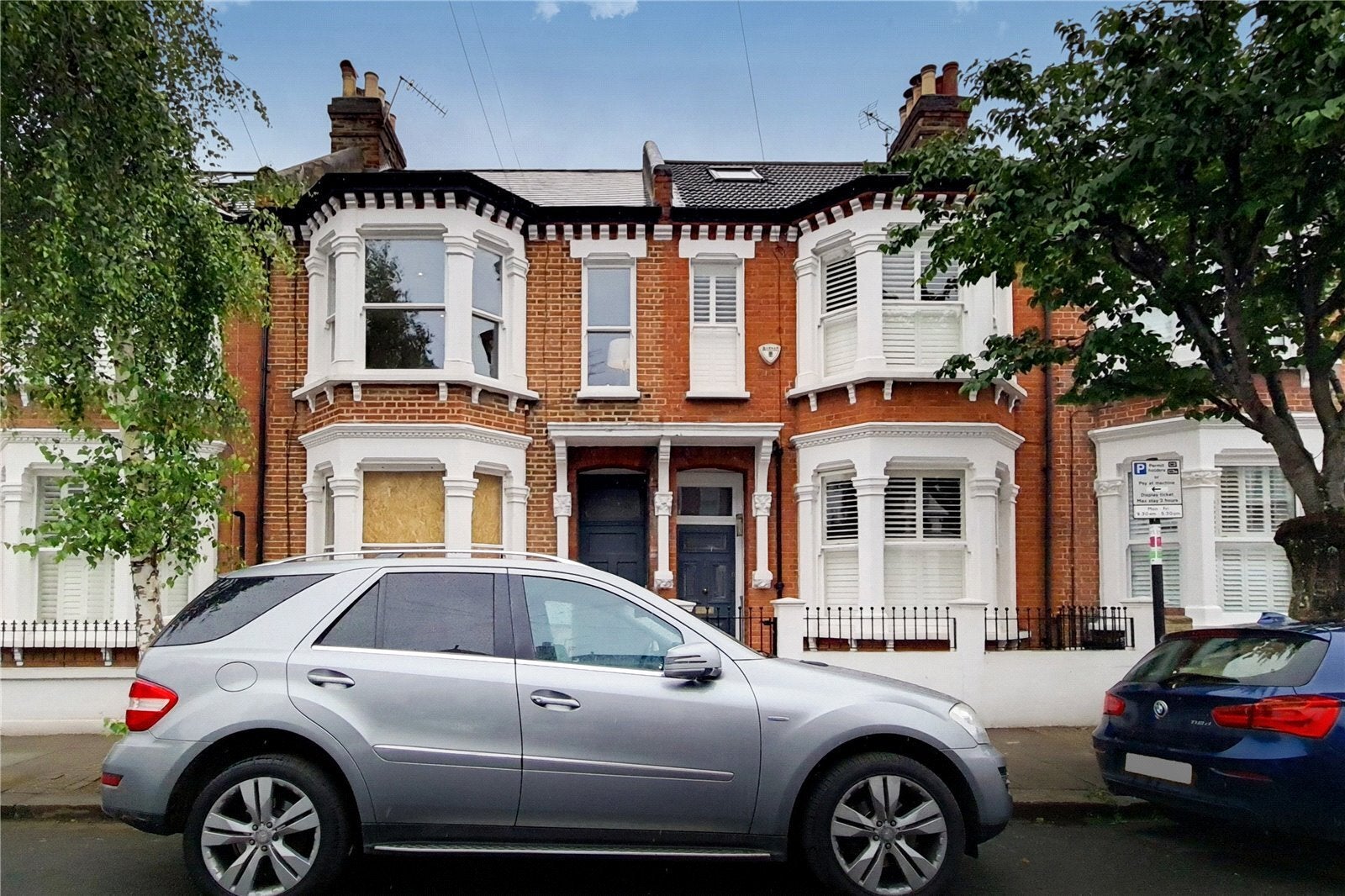 Flat Stormont Road in Greater London