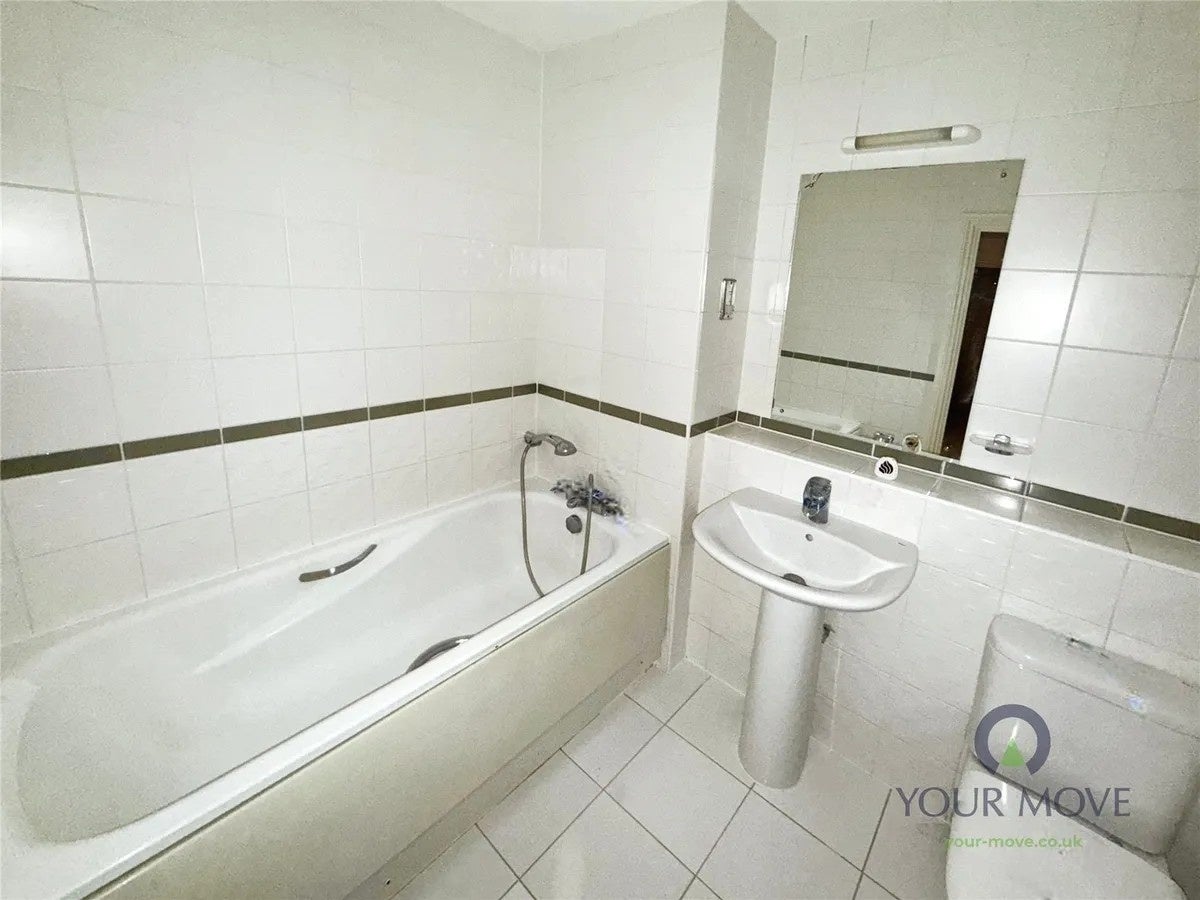 Flat Warrior Close in Greater London