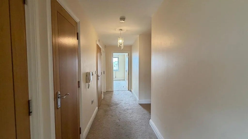 Flat Warrior Close in Greater London