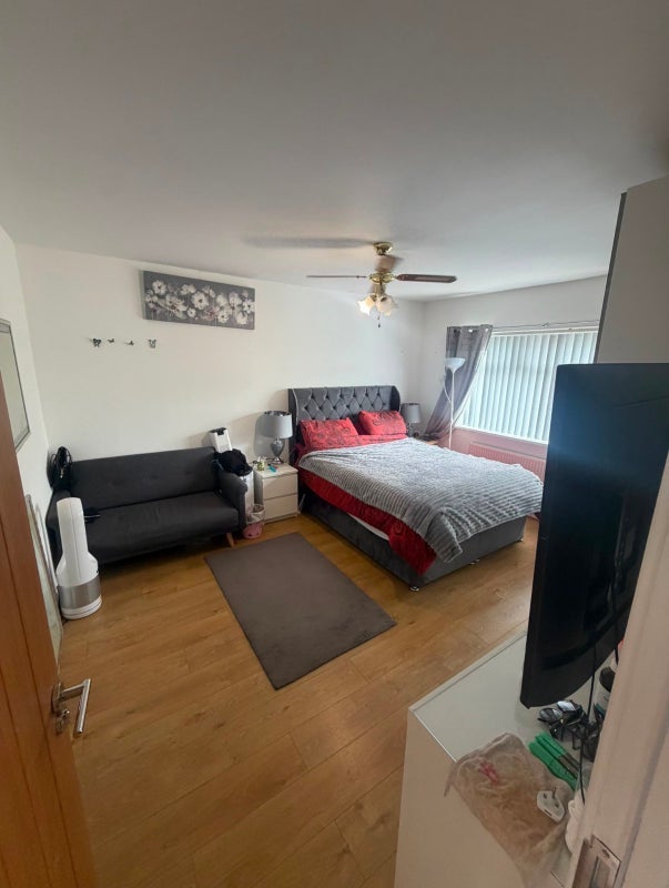 Room Arnside Road in Cardiff
