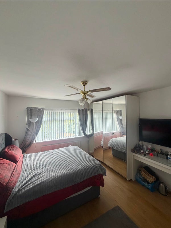Room Arnside Road in Cardiff