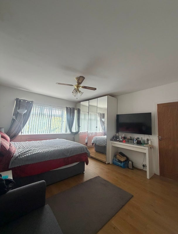 Room Arnside Road in Cardiff