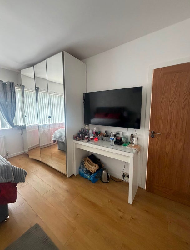 Room Arnside Road in Cardiff