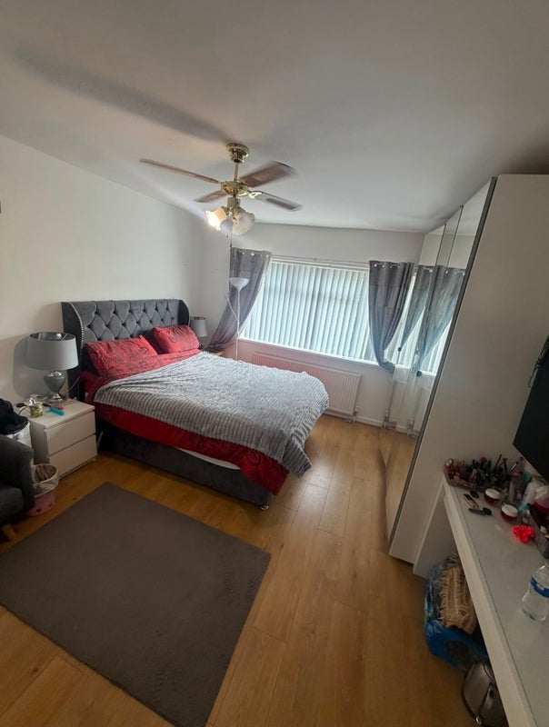 Room Arnside Road in Cardiff