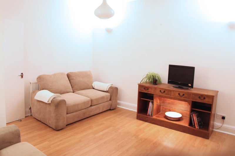 Flat Heathfield Road in Greater London
