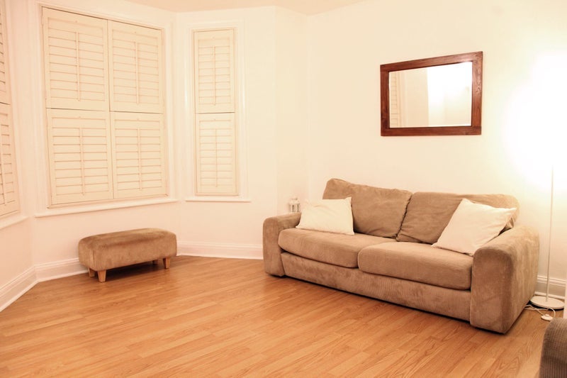 Flat Heathfield Road in Greater London