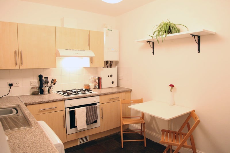Flat Heathfield Road in Greater London