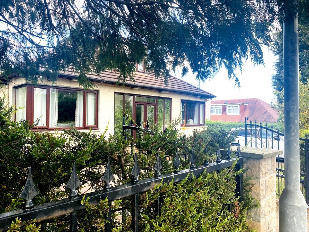 House Gilmourton Crescent in Newton Mearns