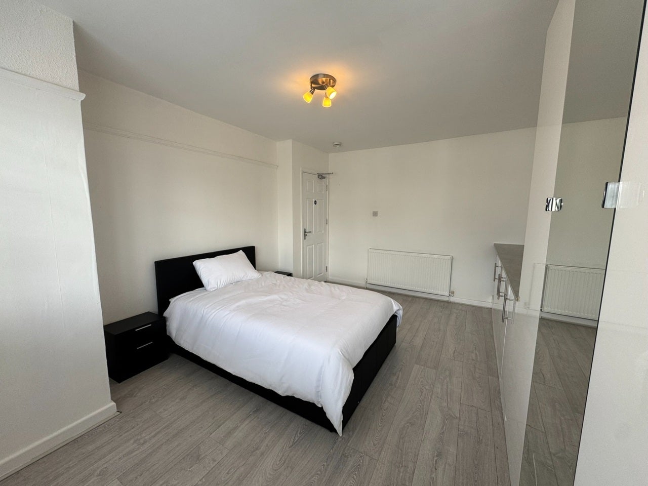 Room High Street in Reigate and Banstead