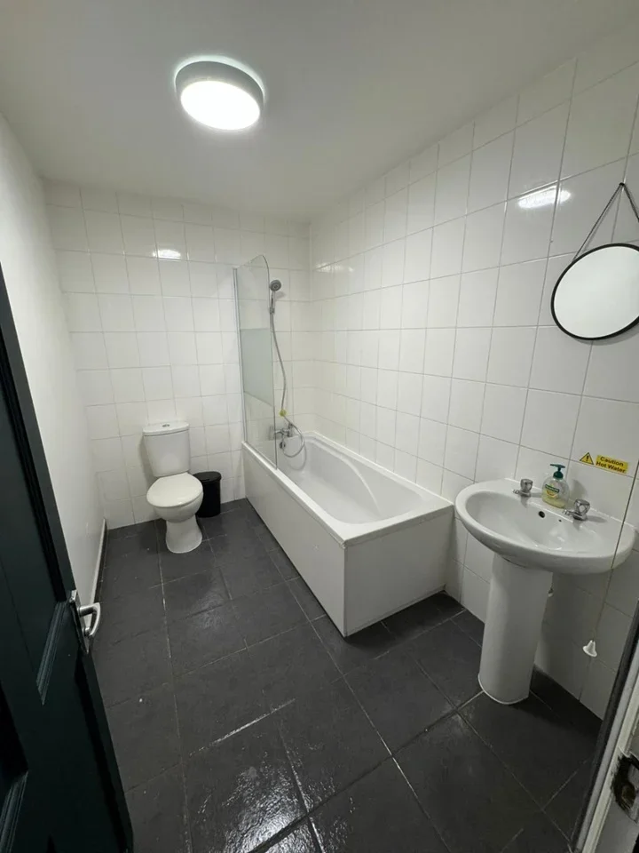 Room Ellesmere Avenue in Greater London