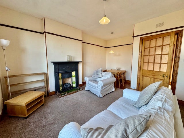 Flat Irvine Place in Stirling