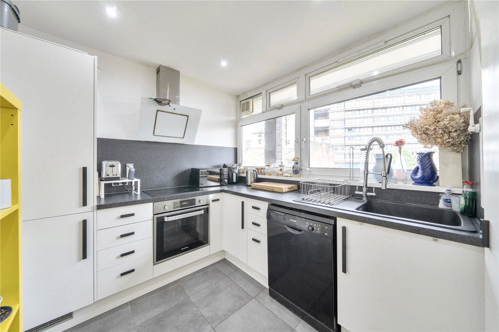 Flat Gaywood Street in Greater London