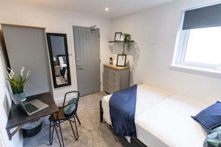 Room Playfair Road in Portsmouth