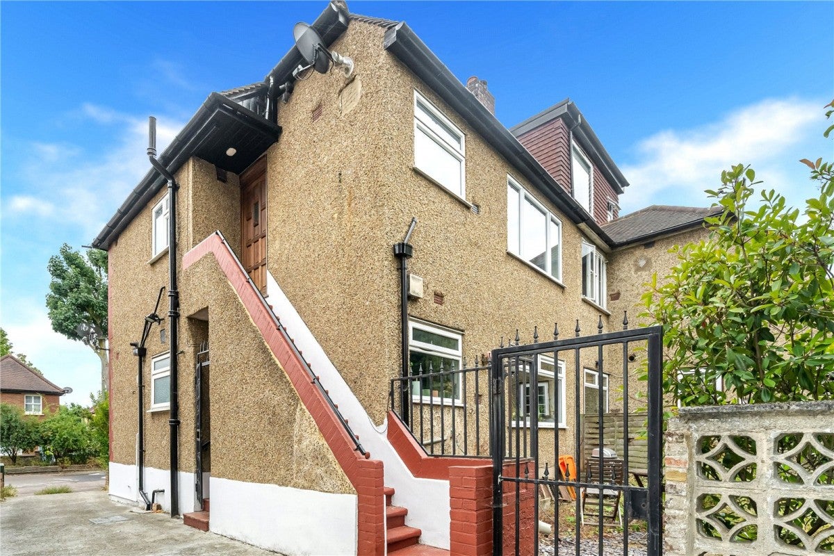Flat Church Lane in Greater London