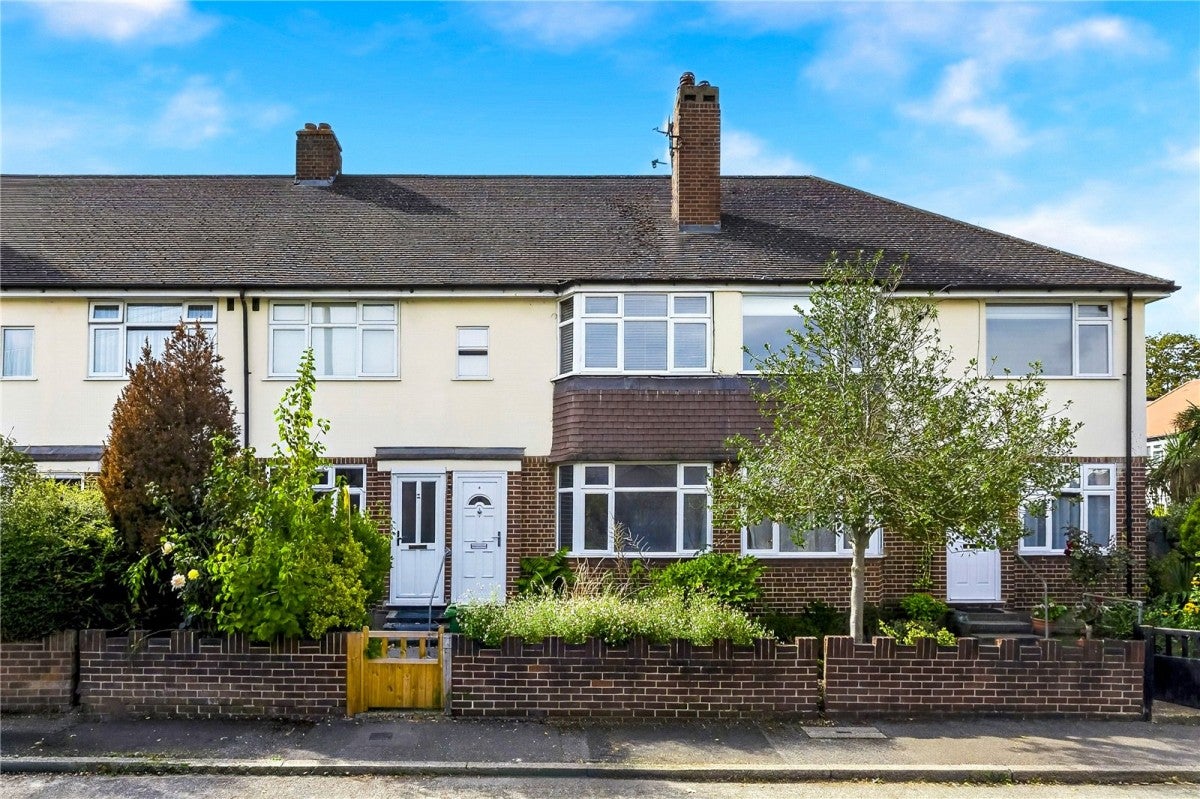Flat Leyburn Close in Greater London
