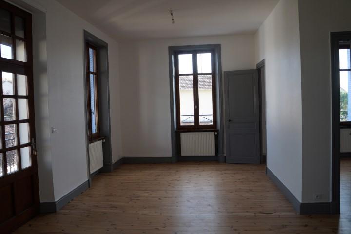 Flat Rue Jean-Jacques Rousseau in Feurs
