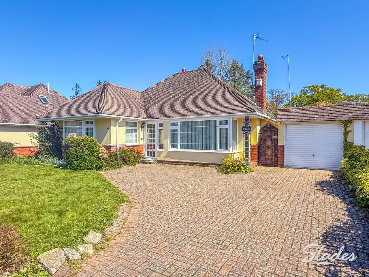 House Rossley Close in Highcliffe-on-Sea