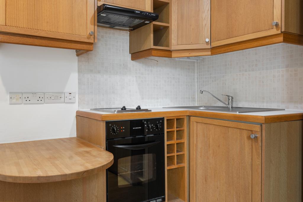 Flat Cartwright Gardens in Greater London
