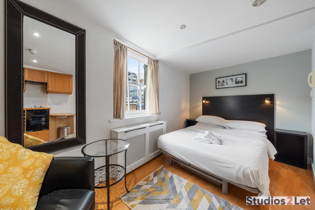 Flat Cartwright Gardens in Greater London