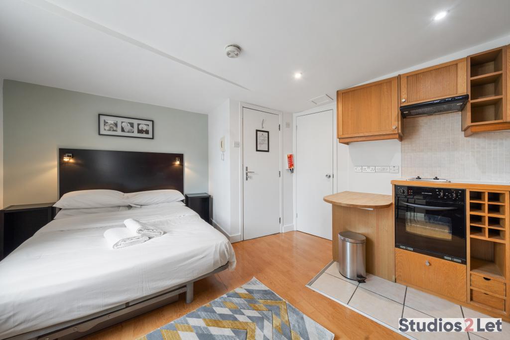 Flat Cartwright Gardens in Greater London