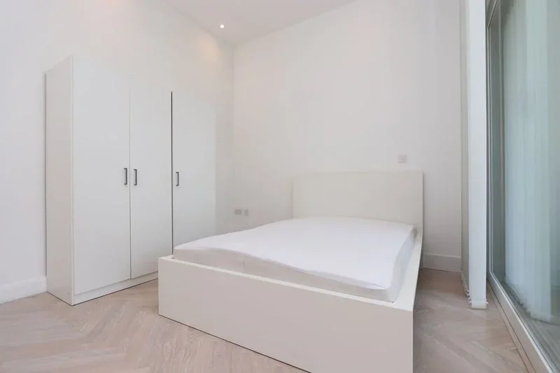 Room Sterling Way in Greater London