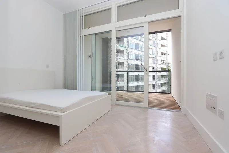 Room Sterling Way in Greater London