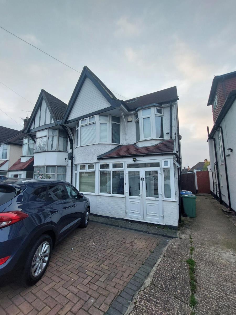 House Ballogie Avenue in Greater London