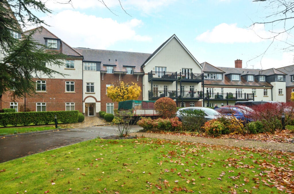 Flat Stronsay Close in Waverley