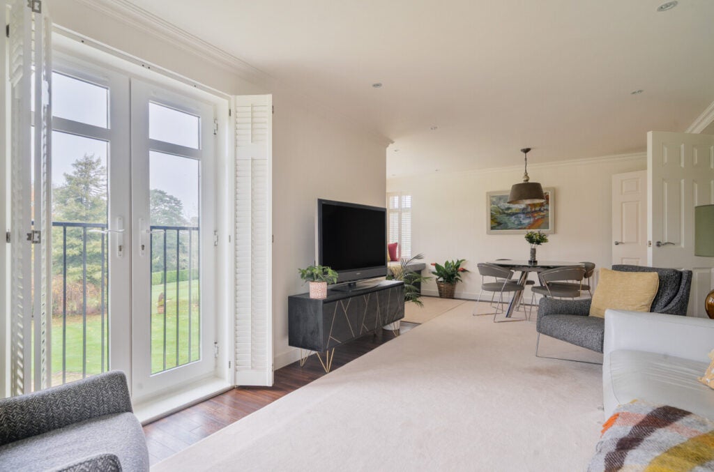 Flat Stronsay Close in Waverley